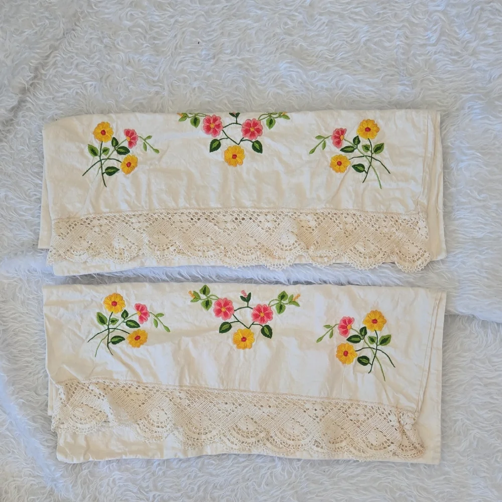 Source Unknown Floral Embroidered Pillowcases‎ - Cream, Pink, Yellow